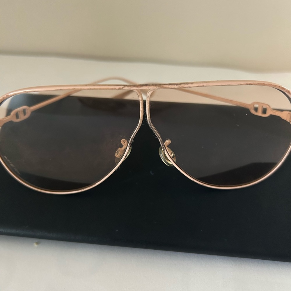 Aviator Dior Sunglasses in Rose Gold uses the